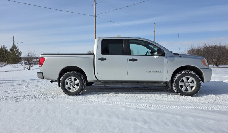
								2011 Nissan Titan Crew Cab 4×4 Truck full									