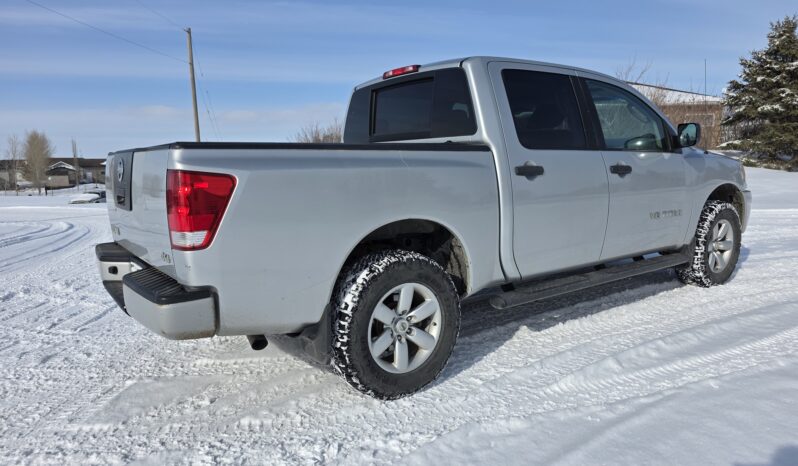 
								2011 Nissan Titan Crew Cab 4×4 Truck full									