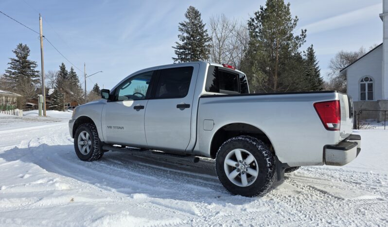 
								2011 Nissan Titan Crew Cab 4×4 Truck full									