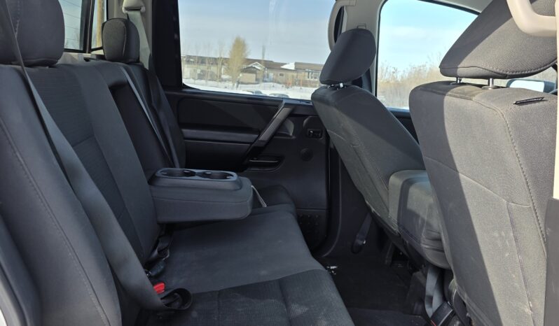 
								2011 Nissan Titan Crew Cab 4×4 Truck full									