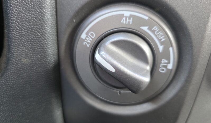 
								2011 Nissan Titan Crew Cab 4×4 Truck full									