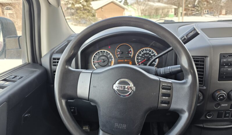 
								2011 Nissan Titan Crew Cab 4×4 Truck full									