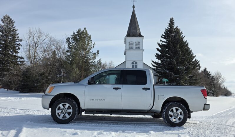 
								2011 Nissan Titan Crew Cab 4×4 Truck full									